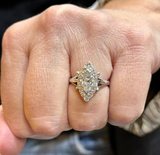 Marquise ancienne en or blanc 18 carats et diamants 58 Facettes