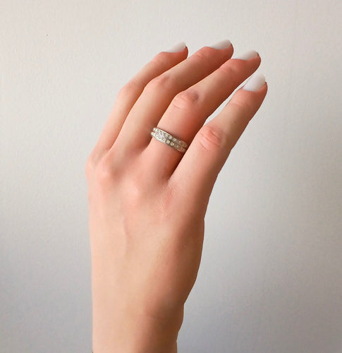 Bague 53 Alliance américaine en or gris 58 Facettes 593/10