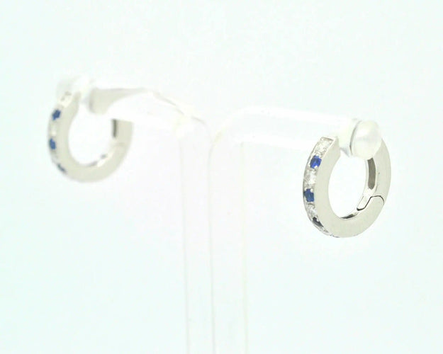 Boucles d'oreilles Boucles d'oreilles créoles en or blanc serties de saphirs et de diamants 58 Facettes 8084