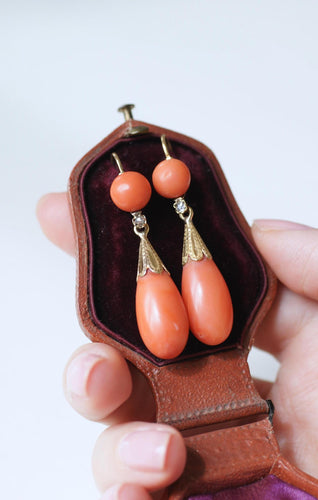 Boucles d'oreilles Boucles d'oreilles anciennes or jaune, goutte corail et diamant 58 Facettes