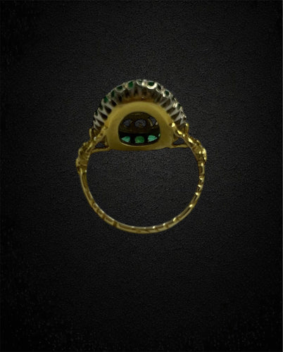 Bague 52 Bague en or jaune avec émeraude ovale et diamant et entourage d'émeraude 58 Facettes