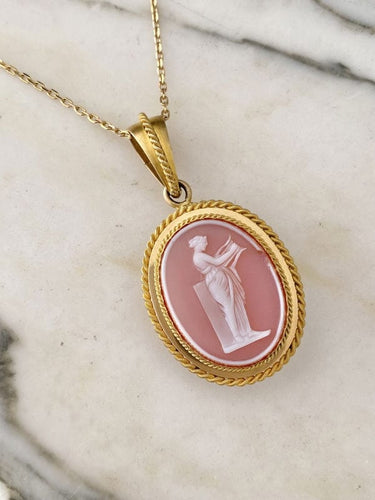 Pendentif Pendentif porte-photo en or jaune serti d'un camée en Agate 58 Facettes