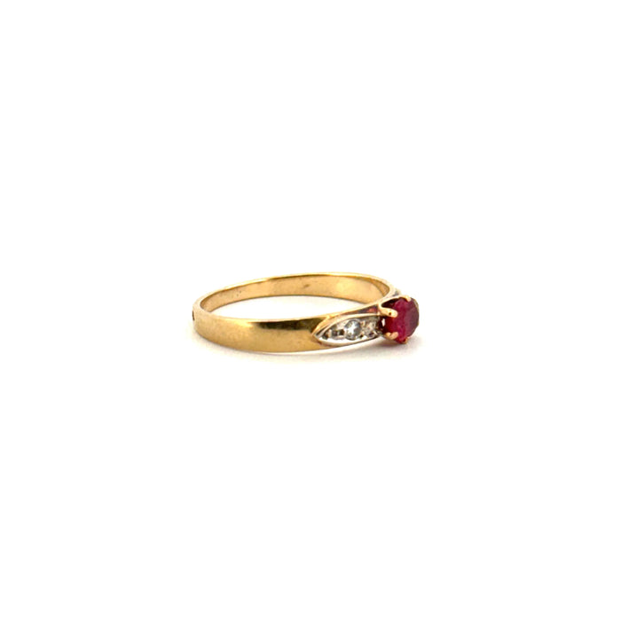 Solitaire Yellow gold ruby and diamonds