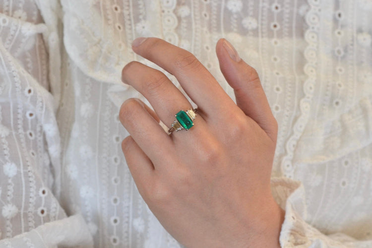 Bague 54 Bague émeraude 1,89cts et diamants en or 18k 58 Facettes 26434