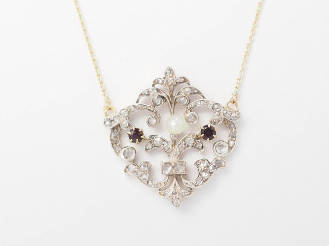 Collier Collier volutes en or jaune et argent, grenat diamants et perle 58 Facettes 33049