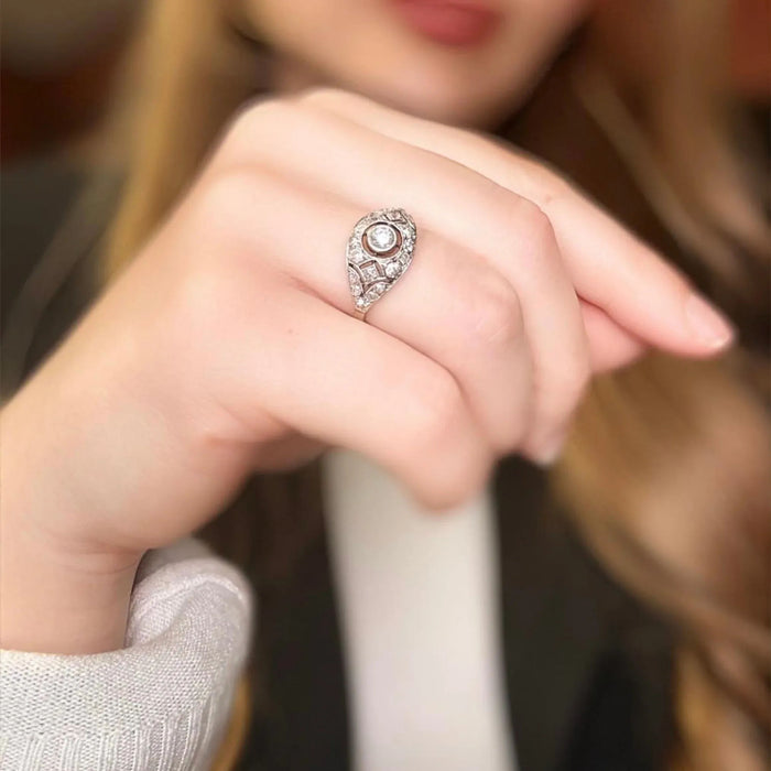 Art Deco ring in white gold with diamonds