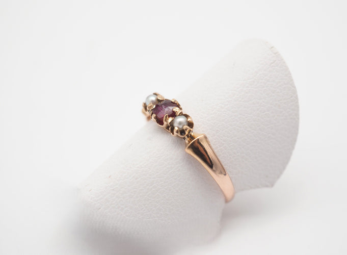 Bague 52 Bague en or rose rubis et demi perles 58 Facettes