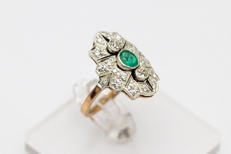 Bague 54 Bague ancienne en or jaune avec diamants et émeraude, début du XXe siècle. 58 Facettes 9897