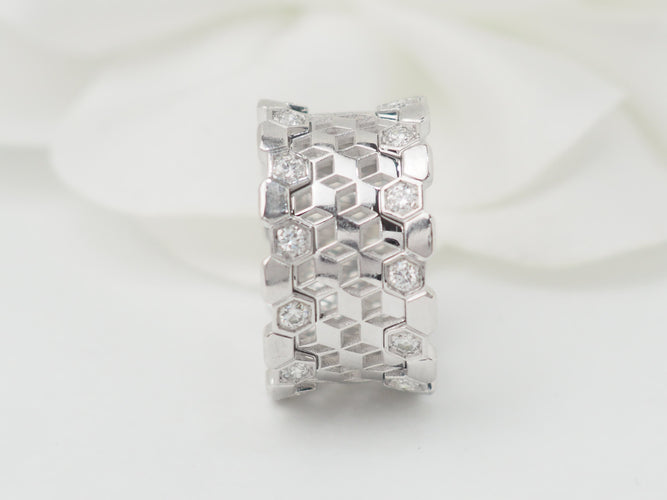 Bague 50 Bague ajourée en or blanc et diamants 58 Facettes 33437