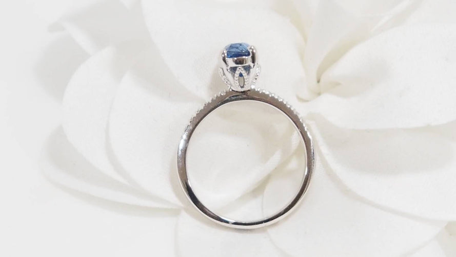 Bague 54 Bague en or blanc, saphir ovale et diamants 58 Facettes 29190