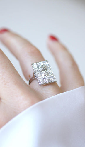 Bague 50.25 Bague Rectangulaire Art Déco en Platine et Diamants 58 Facettes