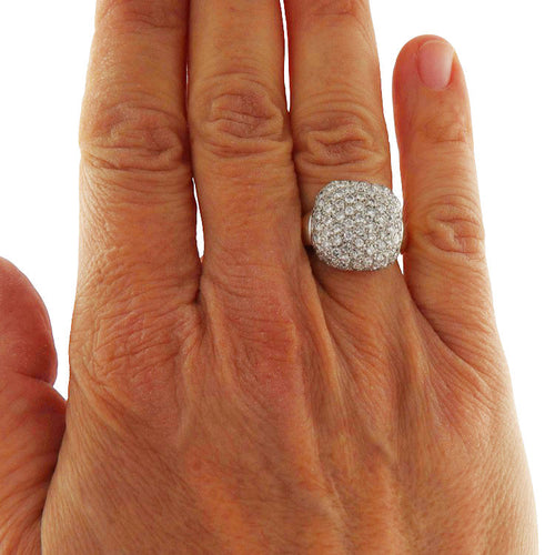 Anel em ouro amarelo cravejado de diamantes pavé (2,00 ct). 