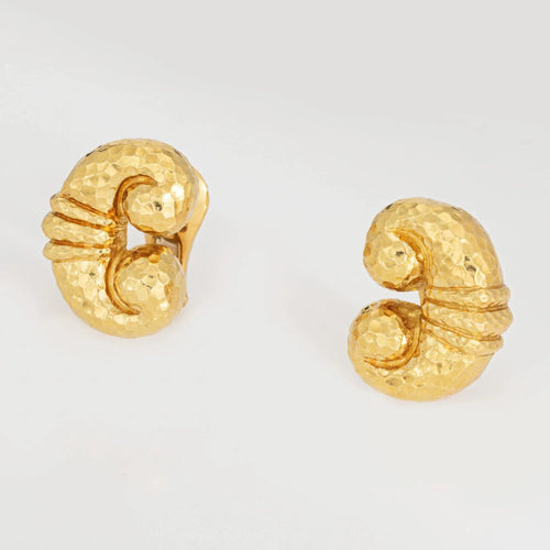 Boucles d'oreilles Boucles d'oreilles David Webb Vintage en or jaune 18 carats martelées et en spirale Bijoux signés 58 Facettes G13705