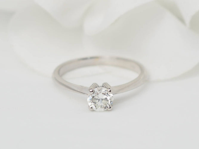 Bague 53 Bague solitaire en or blanc et diamant 0.51ct 58 Facettes 31198
