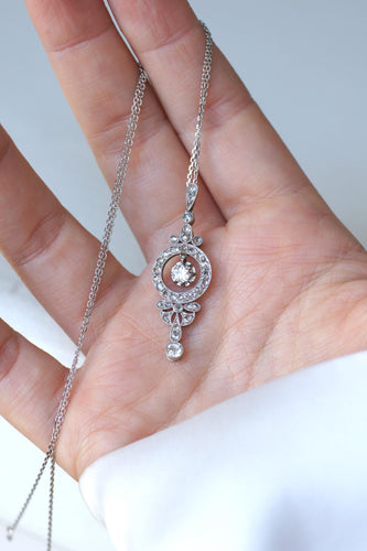 Collier Collier pendentif Art Déco or blanc et diamants 58 Facettes