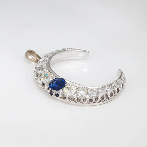 Pendentif Pendentif croissant de lune vintage en or 18 carats, diamant et saphir, bijoux célestes raffinés 58 Facettes G13739