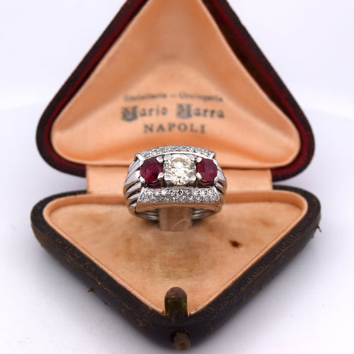 Bague 54 Bague vintage en or blanc avec diamants et rubis 58 Facettes