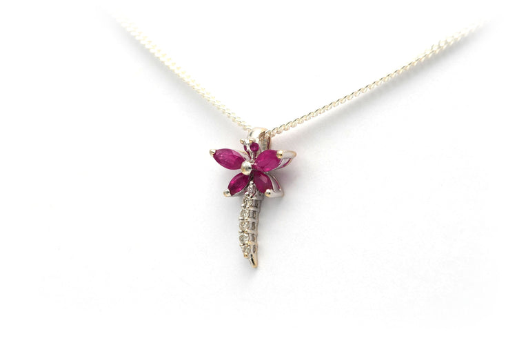 Pendentif Pendentif contemporain en or blanc serti de rubis et de diamants 58 Facettes B281