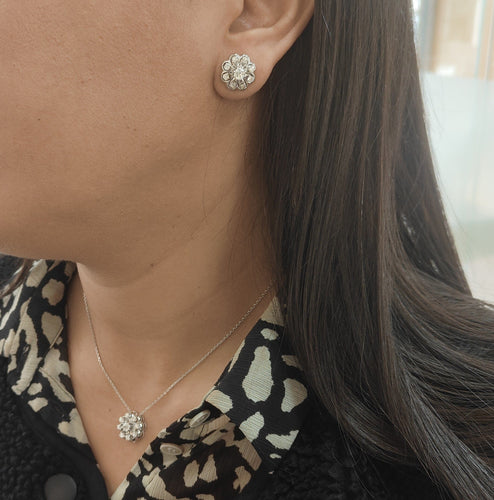 Boucles d'oreilles Boucles d'oreilles marguerites en or blanc et diamants 58 Facettes 33524