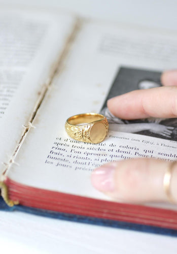 Bague 53 Chevalière ancienne Tête de Faune en or jaune 58 Facettes