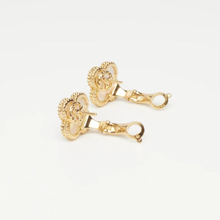 Boucles d'oreilles Van Cleef & Arpels - Boucles d’oreilles Vintage Alhambra Nacre en or jaune 58 Facettes vca-erg-yg-vamop