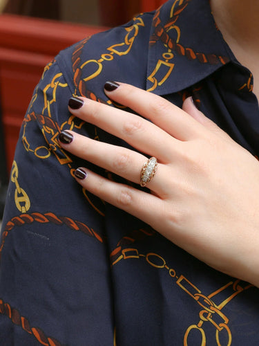 Bague Bague jarretière vintage en or et diamants 58 Facettes J11