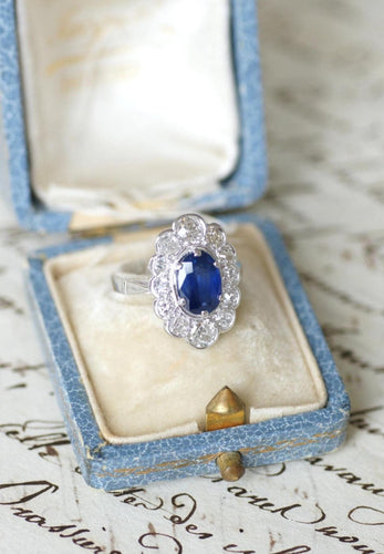 Bague Marguerite Art Déco en Or Blanc, Platine, Saphir Ceylan et Diamants 58 Facettes