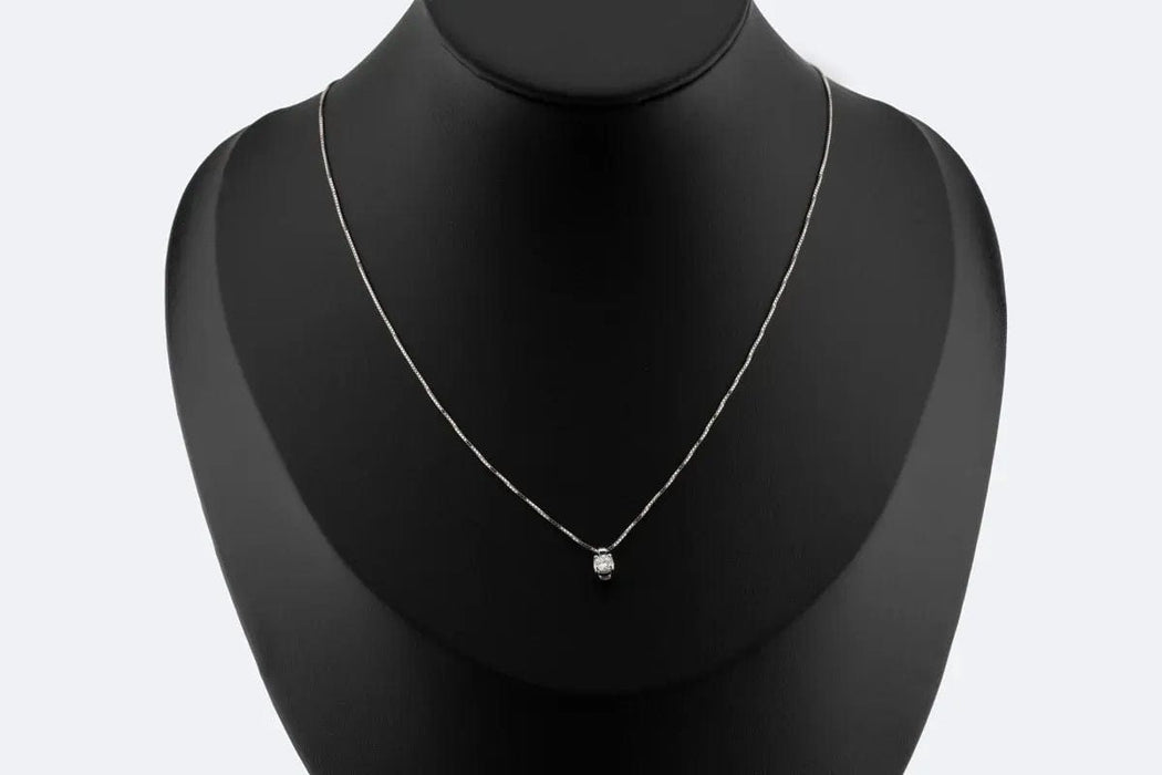 Collier Collier solitaire en or blanc et diamant 58 Facettes col240