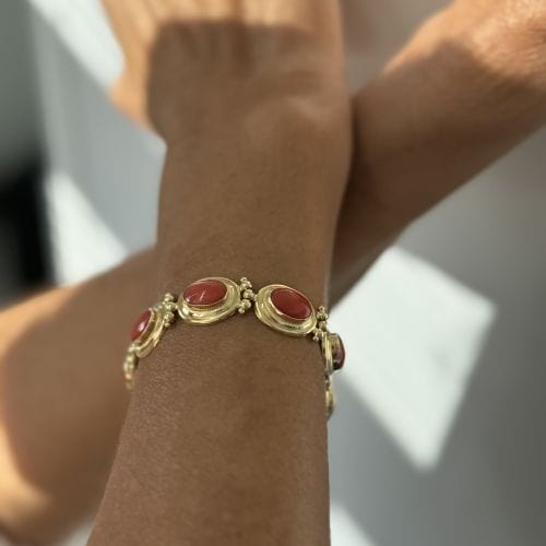 Bracelet Bracelet en or jaune avec corail rouge 58 Facettes 39982