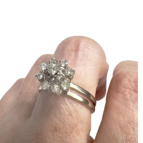 Bague BAGUE AU DESIGN RÉTRO DES ANNÉES 1940-1945 EN OR 18 KT AVEC DIAMANTS 58 Facettes DMAR16