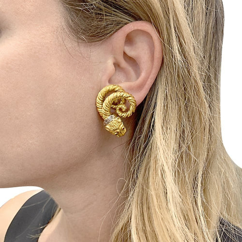 Boucles d'oreilles Boucles d'oreilles Zolotas, « Tête de Lion » deux ors, diamants et rubis. 58 Facettes 34909