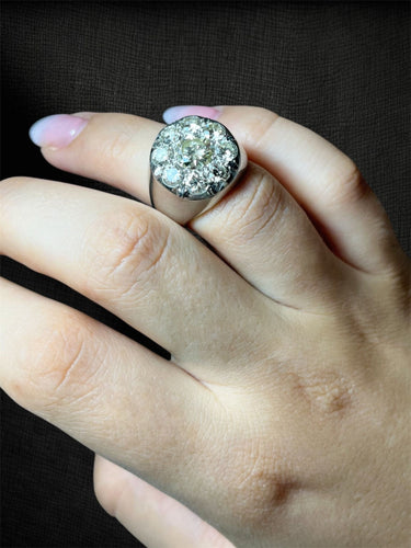 Bague Bague en or blanc « Le Seigneur de la Lumière » sertie de diamants pavés 58 Facettes