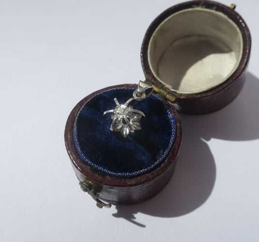 Pendentif Pendentif sphère étoile Art Déco or blanc diamant 58 Facettes