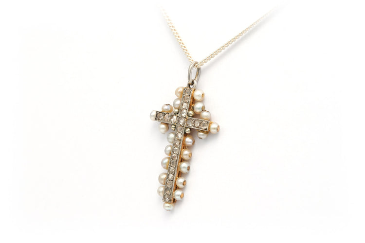 Hanger "kruis" Art Deco in geel en wit 18-karaats goud bezet met parels en roosgeslepen diamanten 