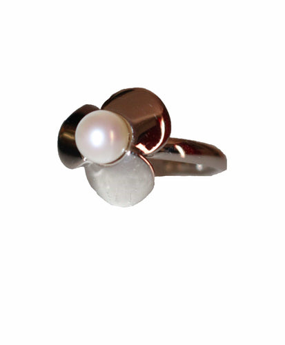 Bague 50 POIRAY - Bague Trèfle Or blanc Perle Blanche 58 Facettes 041