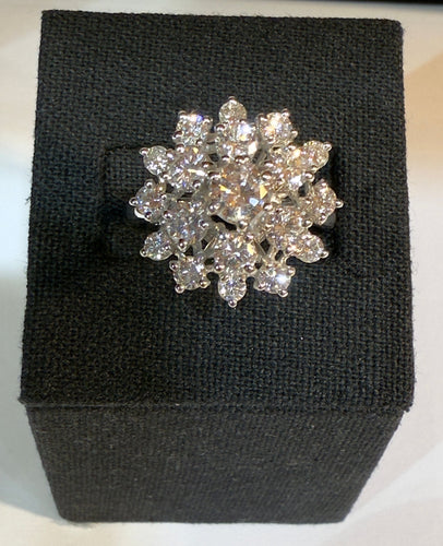 Bague 54 Bague ancienne en or blanc 18 carats et diamants 58 Facettes