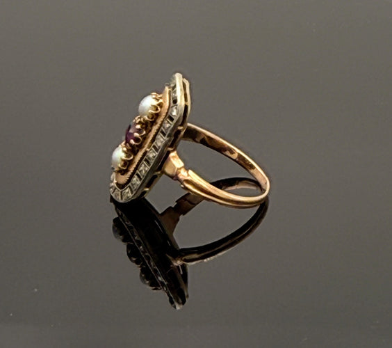Bague 54 Bague XIXème en or rose sertie de rubis, perle et diamant 58 Facettes