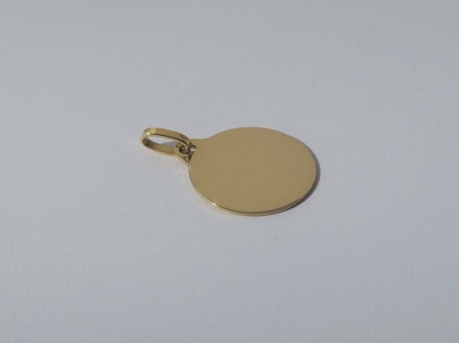 Round yellow gold medal pendant to engrave