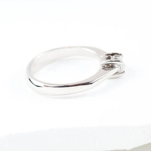 Bague Bague solitaire en or blanc 18 carats avec un diamant taille brillant de 0,22 carat 58 Facettes 159/24