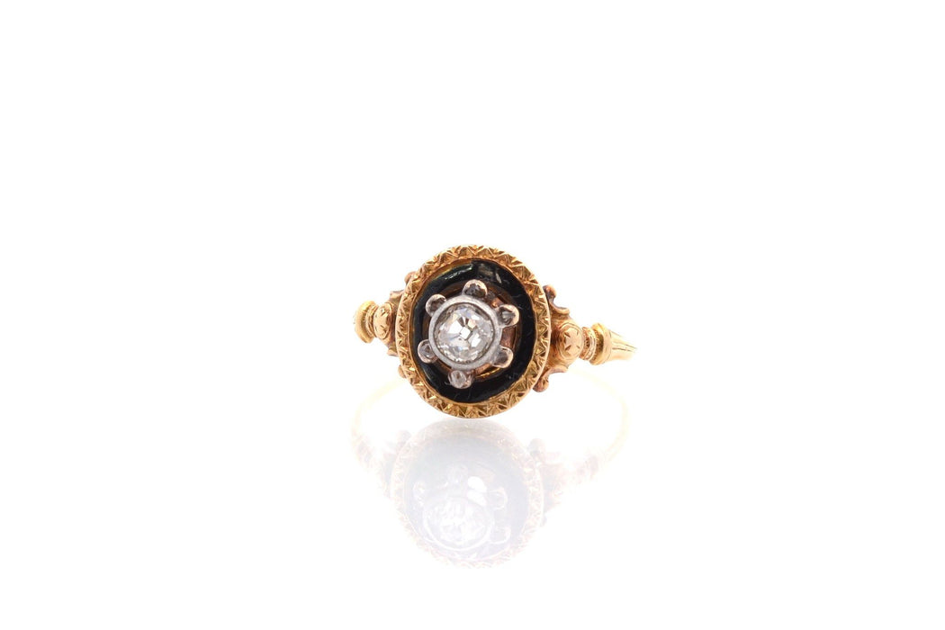 Old 1900 diamond ring in gold and enamel