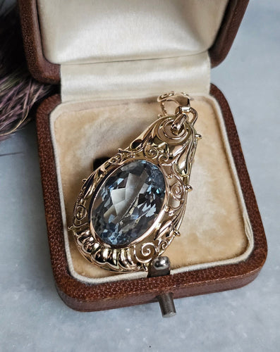 Pendentif Pendentif style néo-victorien en or jaune 14 carats et spinelle bleu 58 Facettes 511