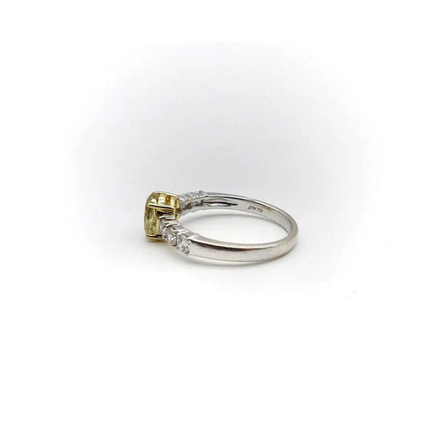 Bague 52 Bague ovale en or diamant jaune et diamant 58 Facettes