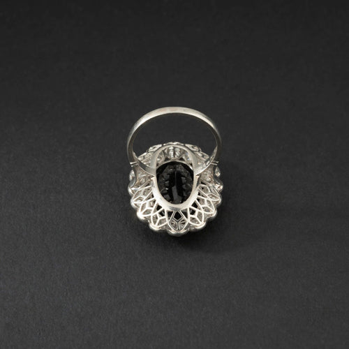 Bague Bague marguerite en platine, saphir et diamants. 58 Facettes