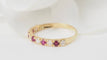 Bague 53 Demi alliance en or jaune, rubis et diamants 58 Facettes 32930