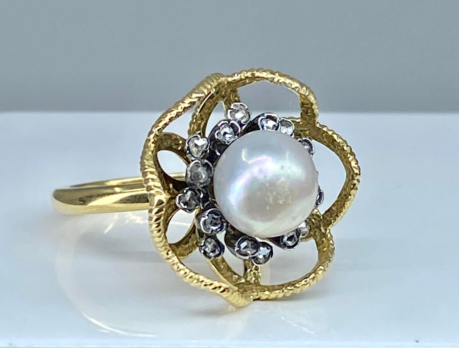 Gold ring and silver fine pearl and diamonds