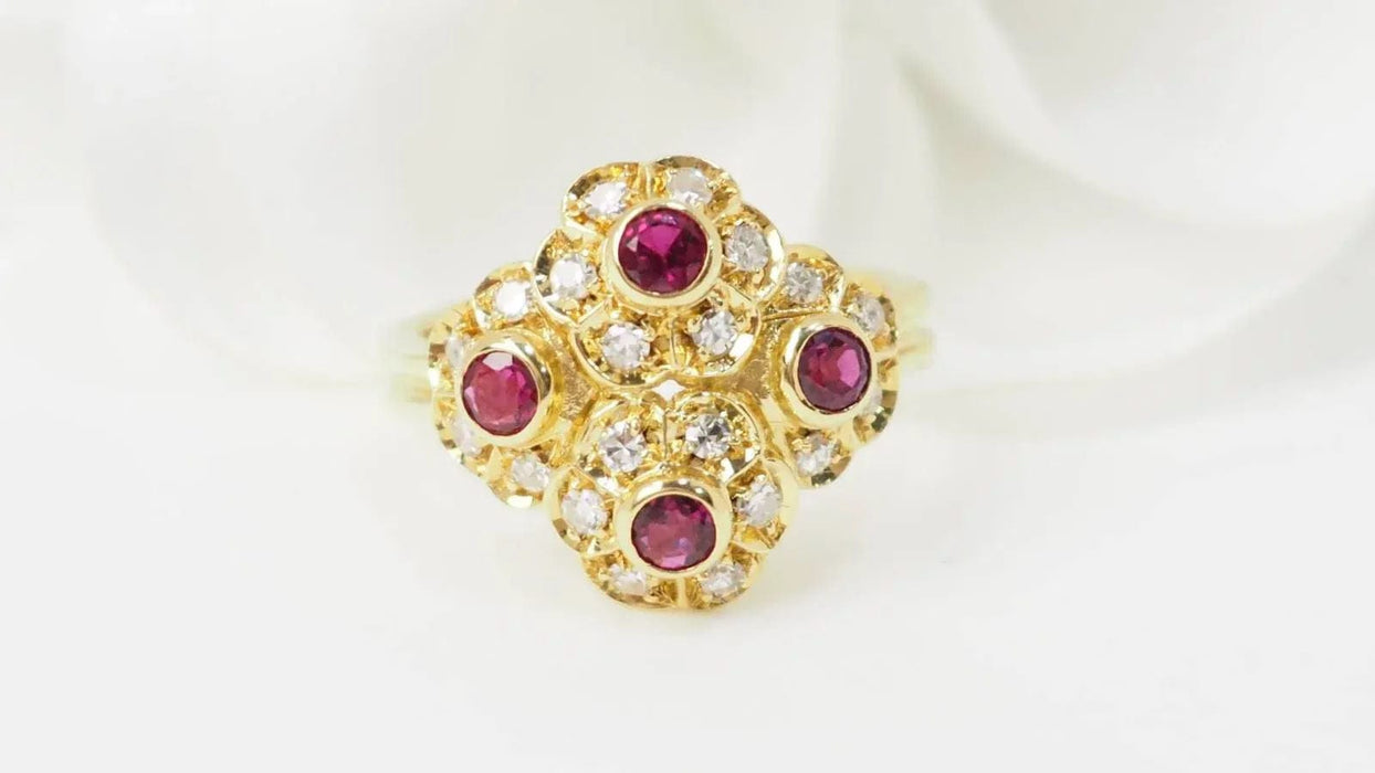 Bague 50 Bague marguerite en or jaune rubis et diamants 58 Facettes 32803