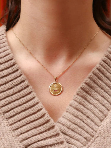 Pendentif Médaille amour Augis ronde Plus qu'hier moins que demain or jaune diamant rubis 58 Facettes J517
