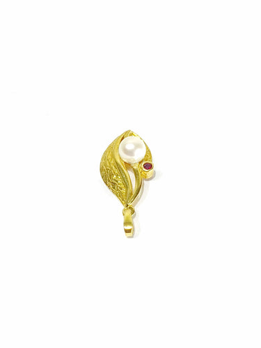 Yellow gold pendant, pearl and garnet 