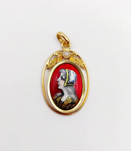 Pendentif Pendentif Art Nouveau Limoges or jaune, plaque émaillée et perle (circa 1900) 58 Facettes A06389