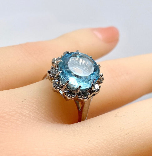 Bague 49 Bague en or blanc 18 carats, aigue marine et diamants 58 Facettes AB495